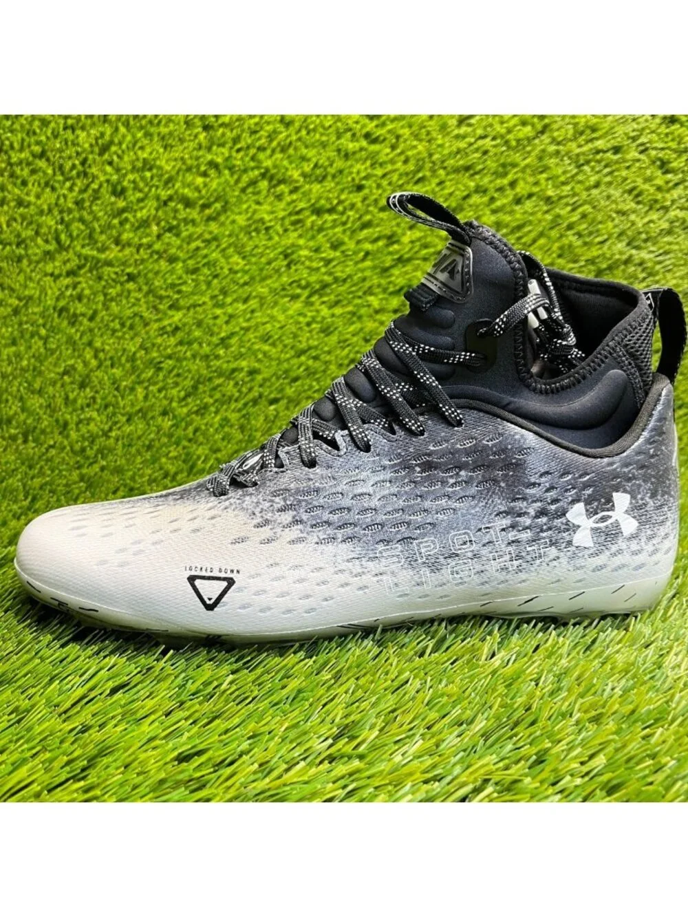 Under Armour Spotlight Lux MC 2.0 Mens Size 10.5 Black White Football Cleats